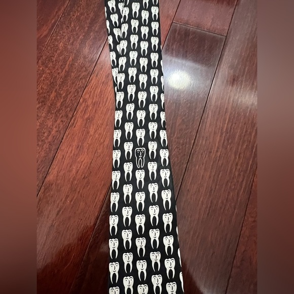 Steven Harris Black and White Patterned Tie with tooth design - Picture 2 of 6